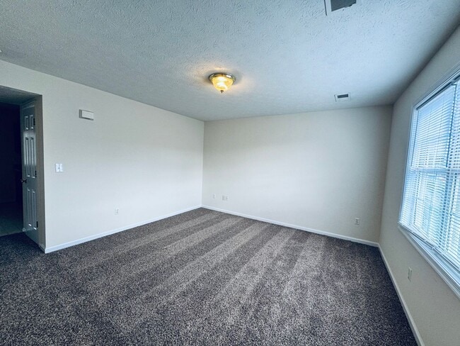 Building Photo - 412 Three Creeks Ct