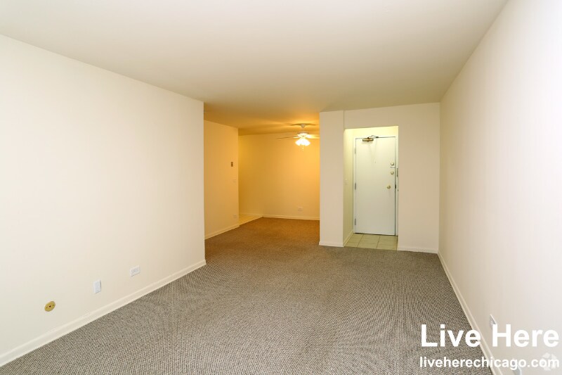 Primary Photo - 540 W Roscoe St