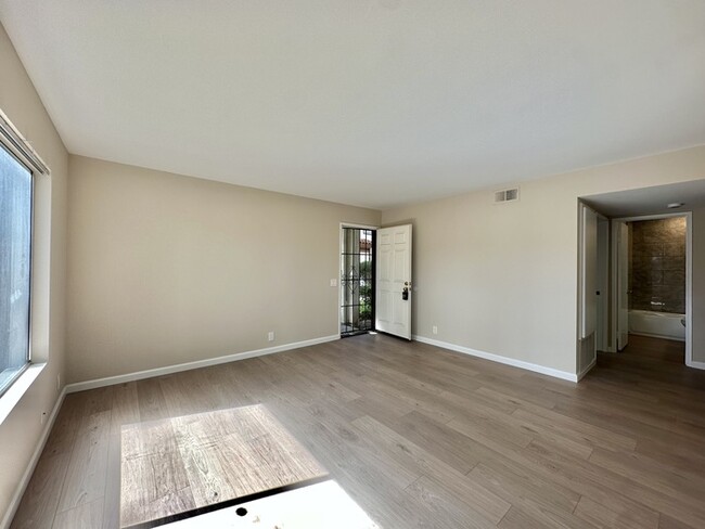 Foto del edificio - Newly Remodeled 2 Bedroom 2 Bath Near UTC ...