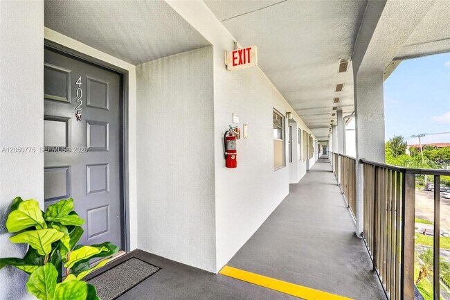 Foto del edificio - 12701 SW 14th St