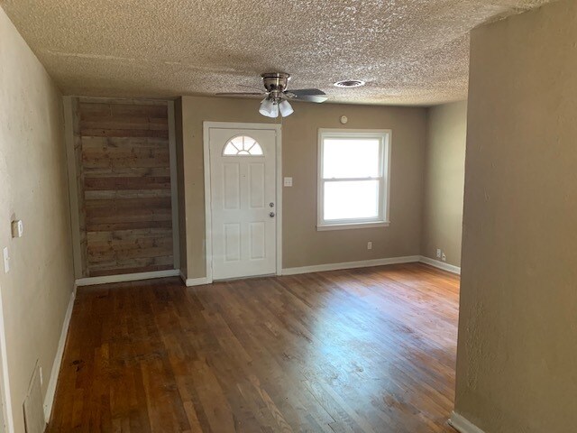 Building Photo - 5856 Trigg Dr