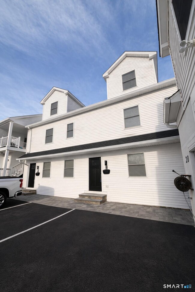 Building Photo - 20 Bouton St