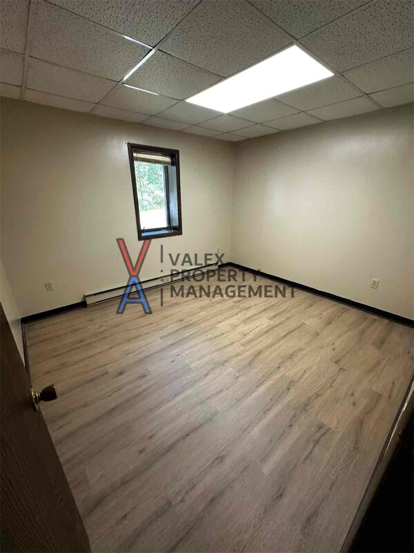 Building Photo - 1819 Red Barn Village Rd