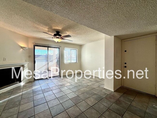 Foto del edificio - 8323 Vineyard Ave