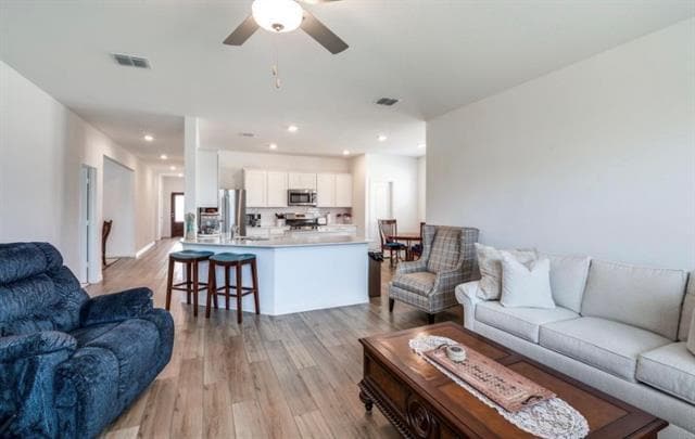 Foto del edificio - 8424 Gray Squirrel Ln.