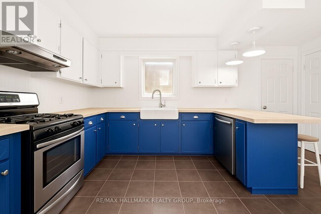 Building Photo - 21 Downes Ave