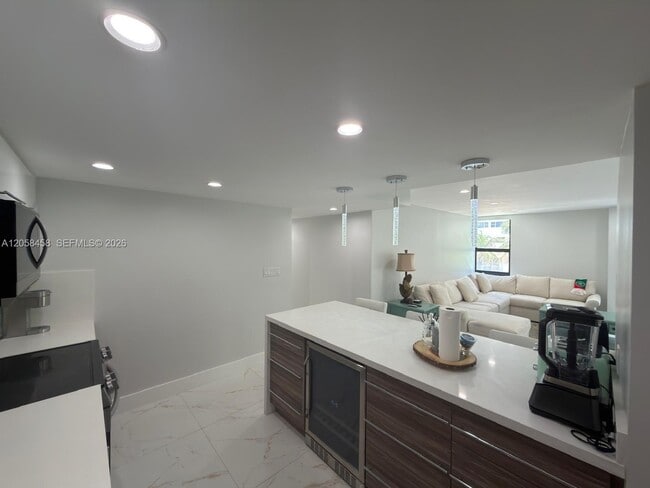 Building Photo - 1800 Collins Ave