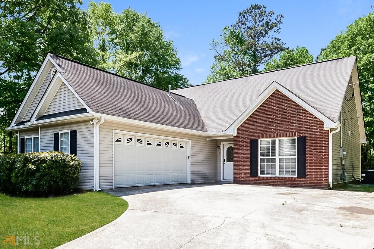 15 Oaks Landing Dr, Covington, GA 30016 House for Rent in Covington