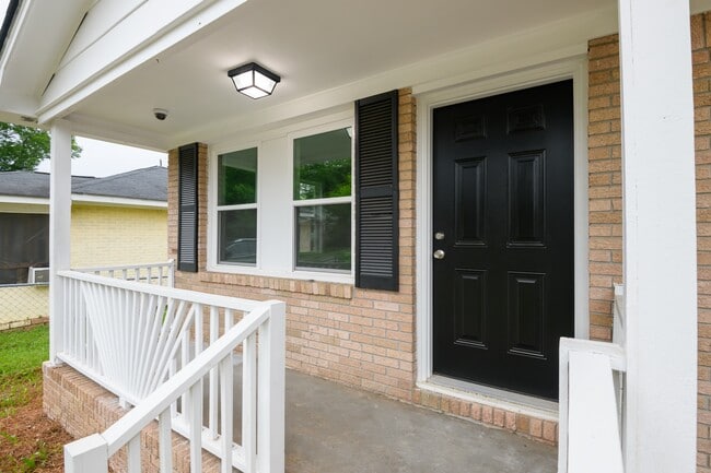 Building Photo - 102 Burdock Cir