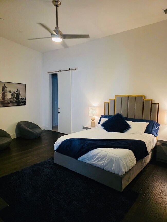 Building Photo - Modern 1 Bedroom in The Cedars