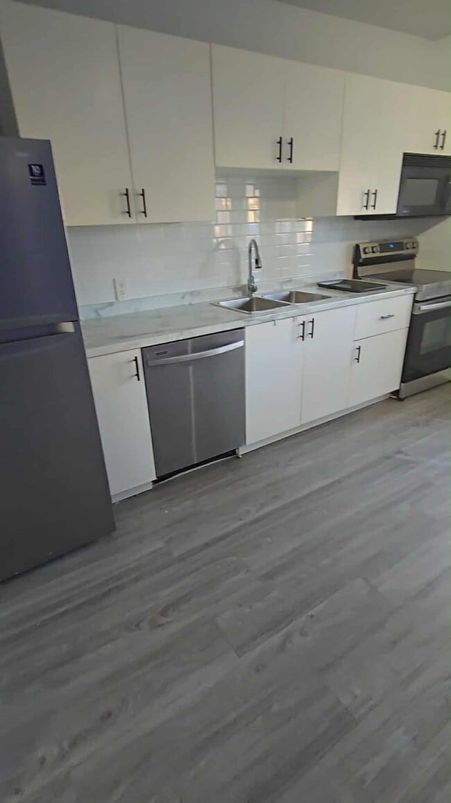 Building Photo - 786 Toronto St