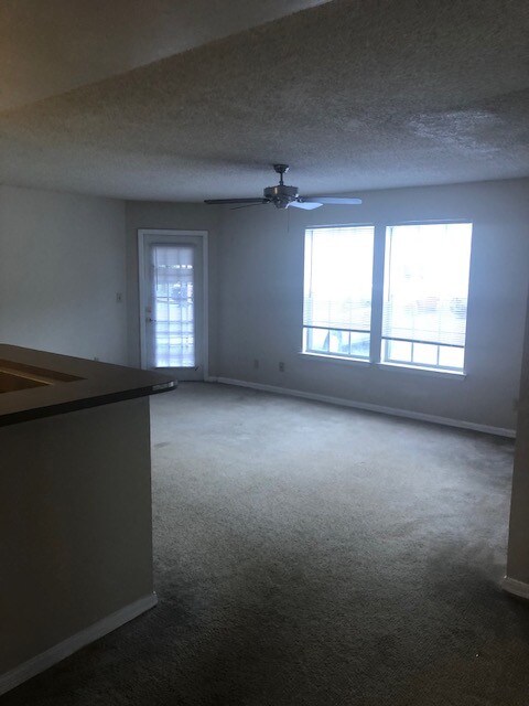Building Photo - 6178 Westgate Dr