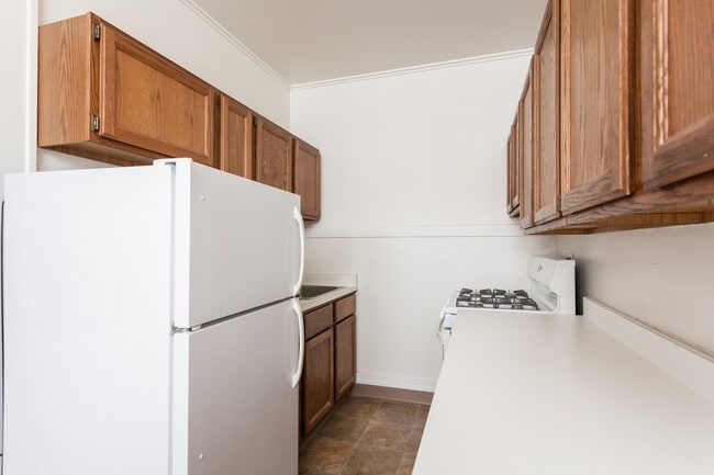 Kitchen - Coolidge Apartments