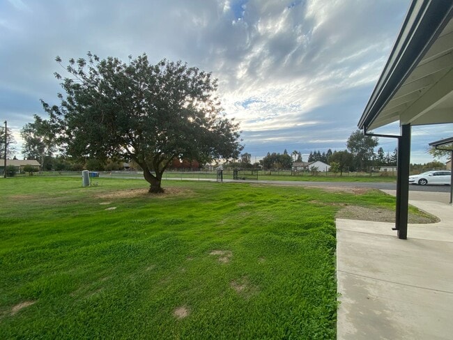 Foto del edificio - Fully Renovated Home on 5 Acres