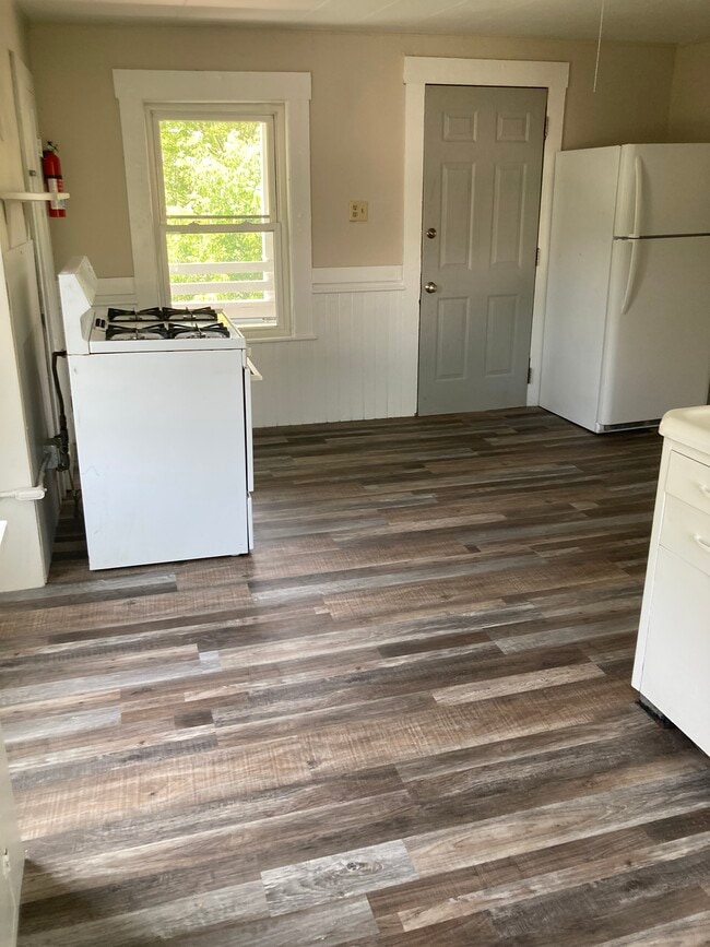 Building Photo - 68 Elm St