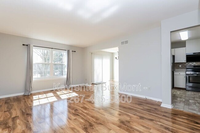 Building Photo - 15 York St