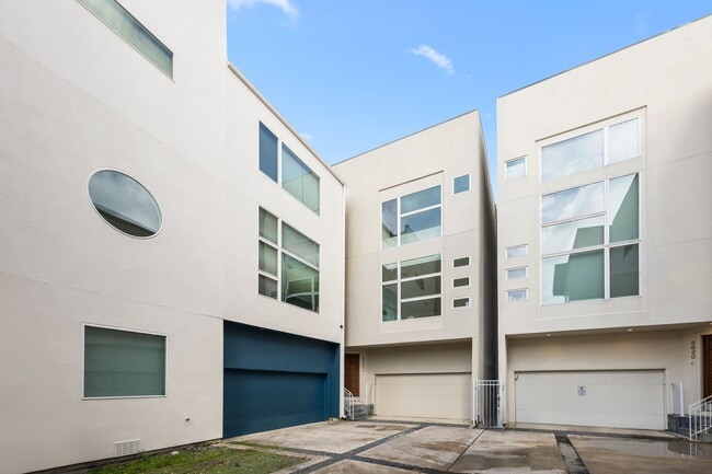 Building Photo - 5632 Kiam St