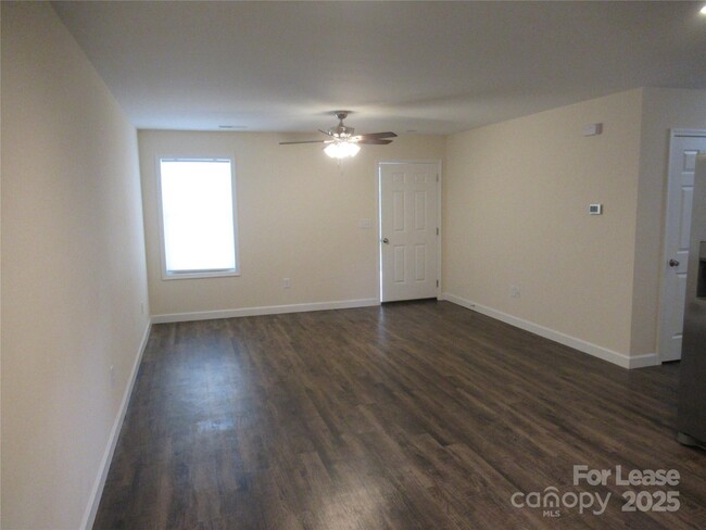 Foto del edificio - 3784 English Oak Dr