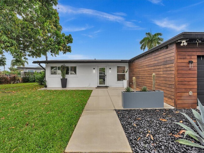 Building Photo - 2407 Key Largo Ln