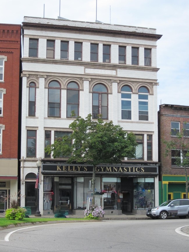Building Photo - Scenic Salinger