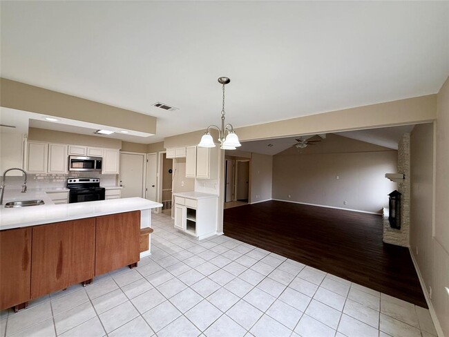 Foto del edificio - 9510 Newberry Dr