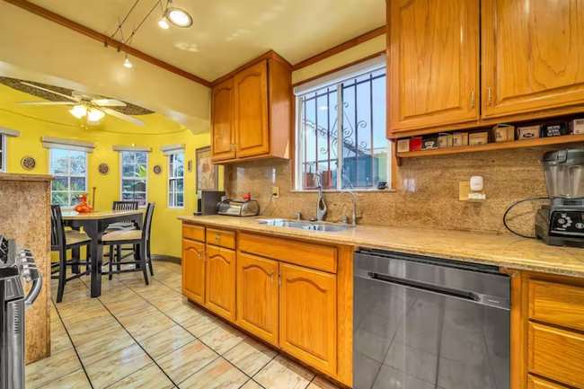 Kitchen - 2955 Vineyard Ave