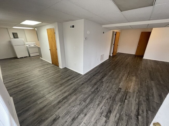 Building Photo - One bedroom one bathroom