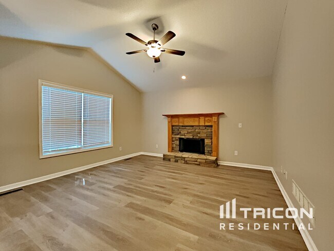 Building Photo - 112 Lofty Pine Ln