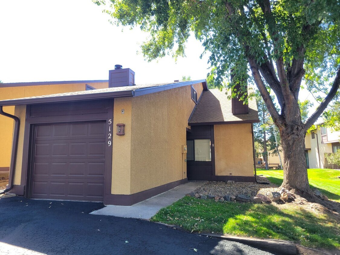 Primary Photo - 1 bed, 1 bath w/ loft and office Townhouse...