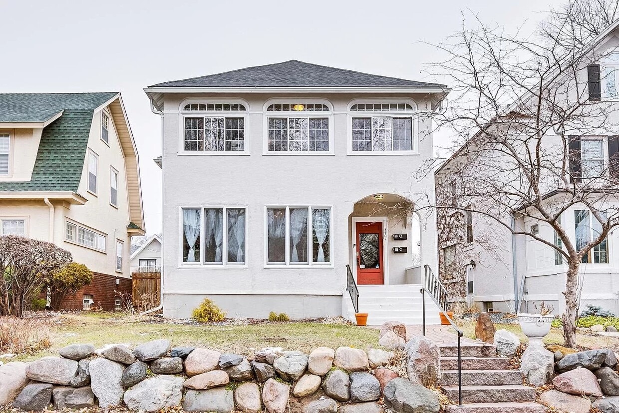 Primary Photo - 3407 Fremont Ave S