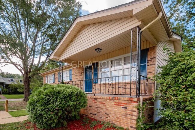 Foto del edificio - 5301 Hazelwood Rd