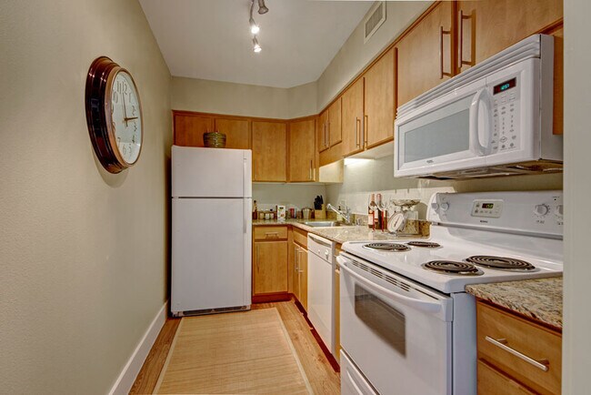 Building Photo - Kick a Chill in this 2 BR