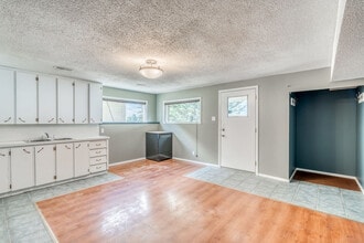 Building Photo - 2114-B-2123 23 Ave SW