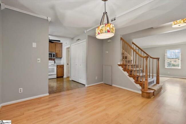 Building Photo - 97 Jamestowne Way