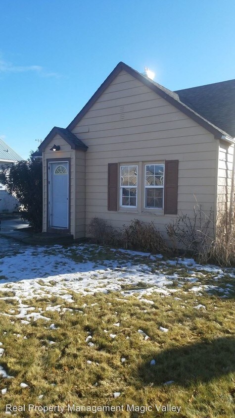 Primary Photo - 3 br, 2 bath House - 223 Center Street E