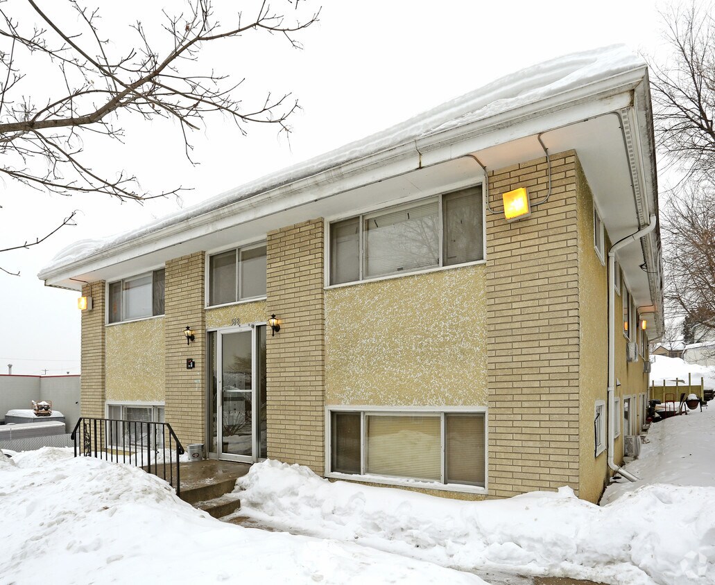 Primary Photo - 588 Hatch Ave
