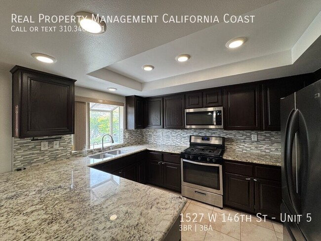 Foto del edificio - 1527 W 146th St