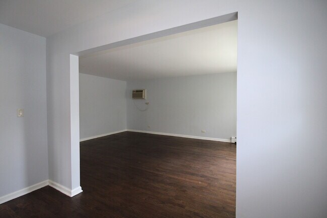 Building Photo - 1220 Marengo Ave