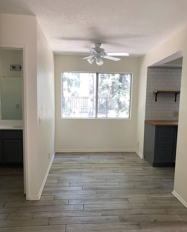 Building Photo - 7320 Balboa Blvd