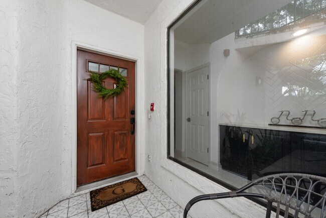 Building Photo - 502 Via Del Oro Dr