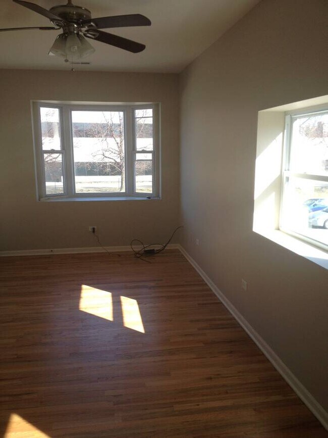 Building Photo - 514 S Oakley Blvd