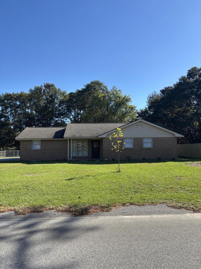 Building Photo - 855 Whatley St