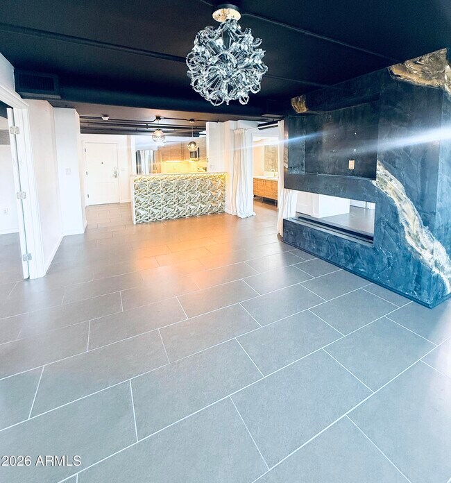 Building Photo - 535 W Thomas Rd