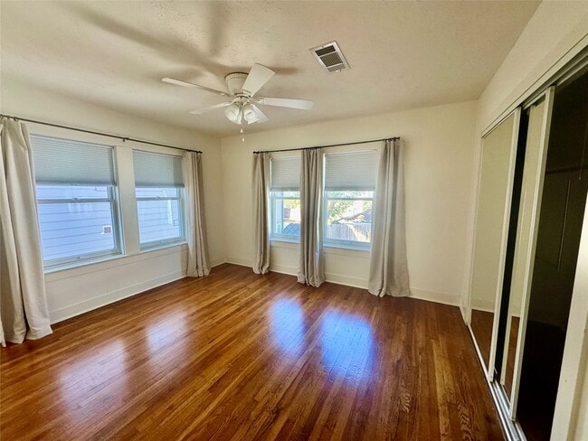 Foto del edificio - 2406 Elmen St