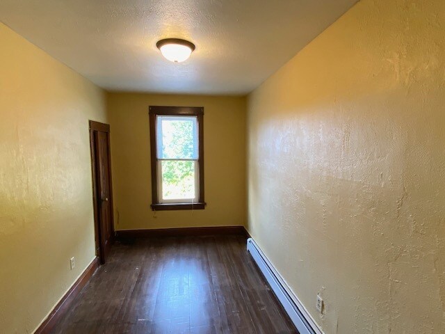 Foto del edificio - 49040 Military Rd