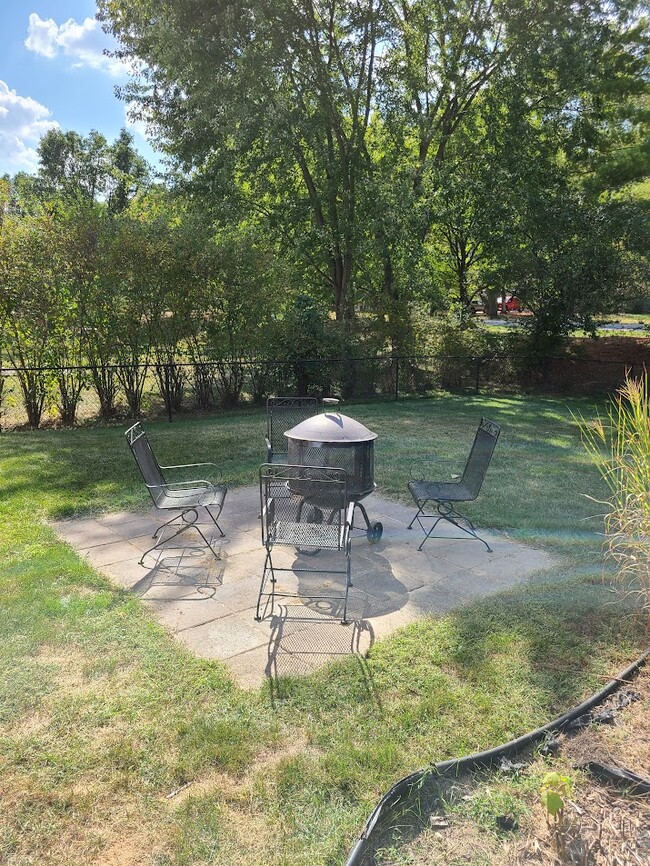 Foto del edificio - 7018 Starkey Ridge Ln