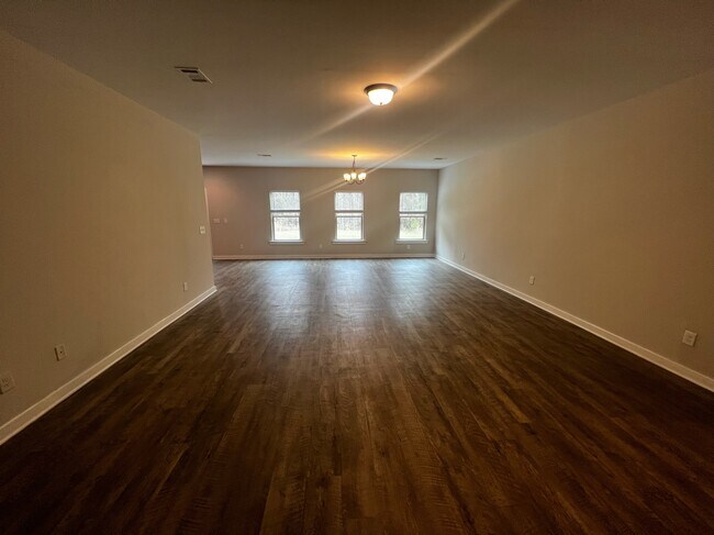 Building Photo - 8026 Shadesbrook Dr