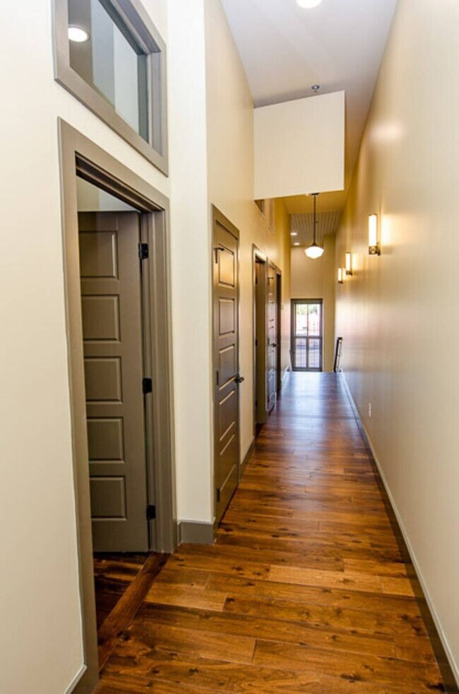 Foto del edificio - C Street Loft Available Now!