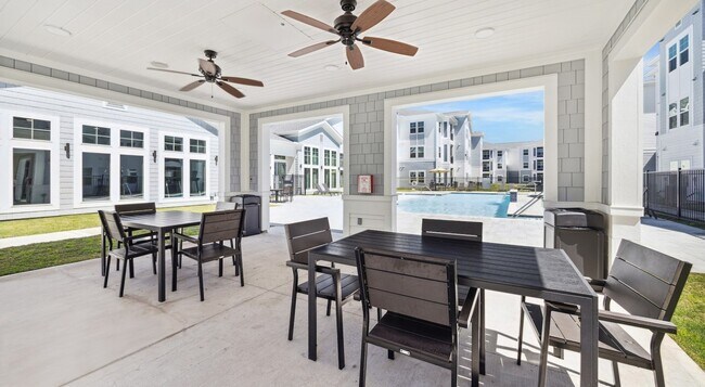 Foto del edificio - 8877 Lakes at 610 Dr