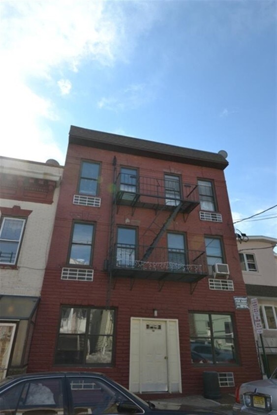 Building Photo - 575 59th St